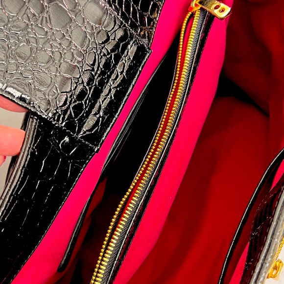 Knomo London Alligator Embossed Shiny Black Tote w Gold Hardware - Picture 4 of 8